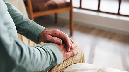 Doctor warns of early signs of dementia beyond memory