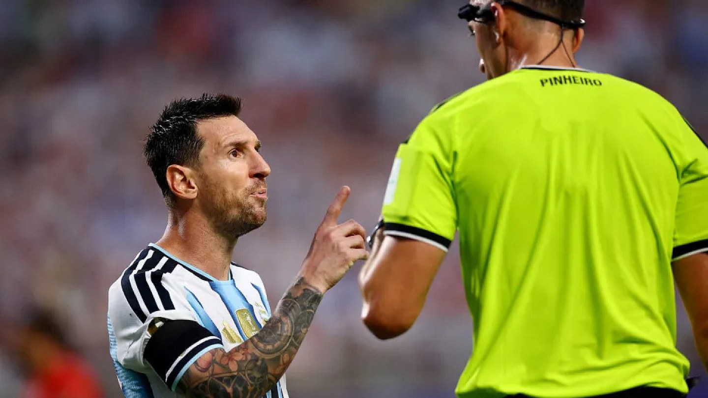Messi explodes against Portuguese referee; see photos from the discussion