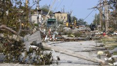 Tornado deixa rastro de destruição e 15 mil sem energia em Wisconsin, EUA