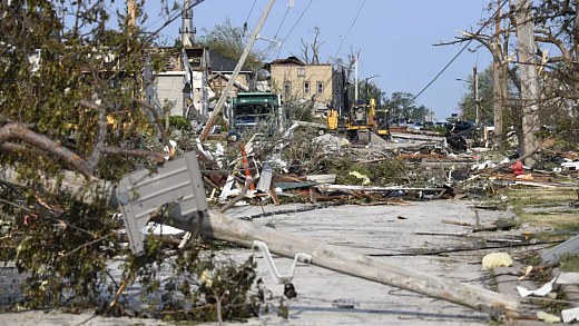 Tornado deixa rastro de destruição e 15 mil sem energia em Wisconsin, EUA