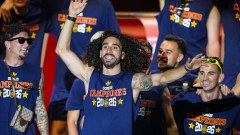 Cucurella fulfills promise and tattoos Luis de la Fuente's face