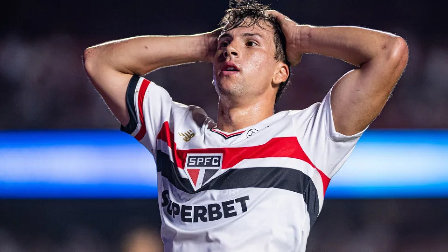 São Paulo é ignorado por dias, mas tenta manter 'viva' saída de Tapia à MLS