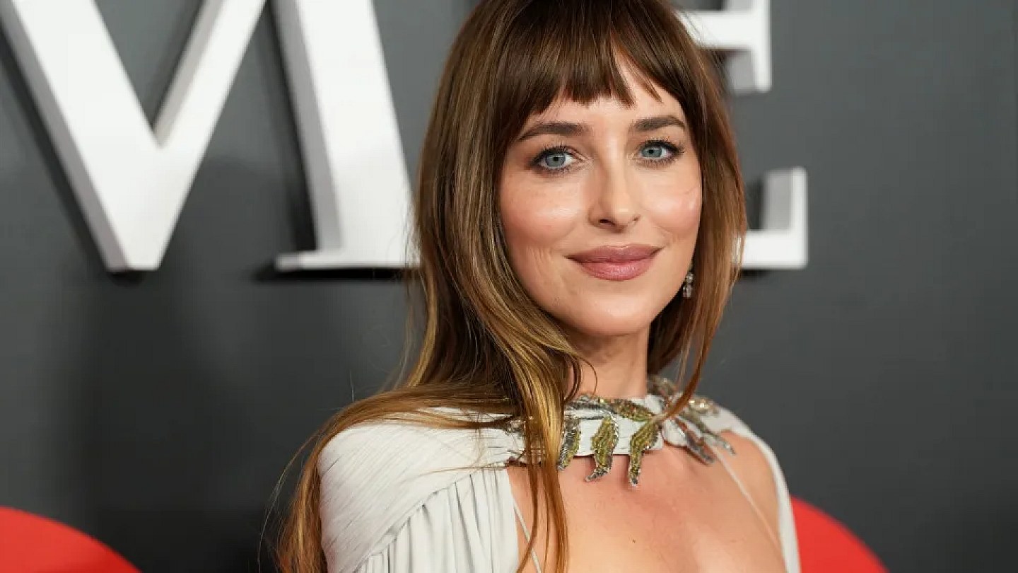 Dakota Johnson appears unrecognizable as Marilyn Monroe in new film