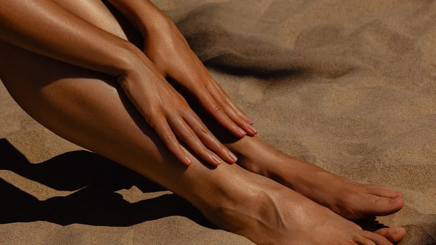 Does exfoliating your skin make your tan disappear? Understand