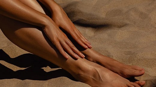 Does exfoliating your skin make your tan disappear? Understand