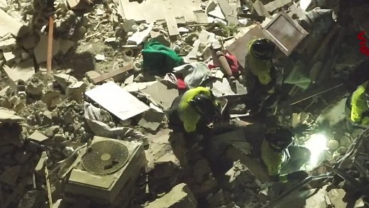 Building collapses in Italy and leaves six people under the rubble; look