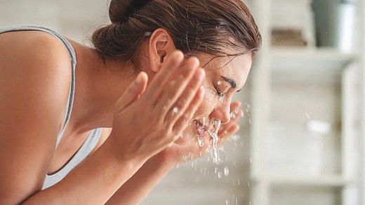Cold, warm or hot water? See which one is best for washing your face