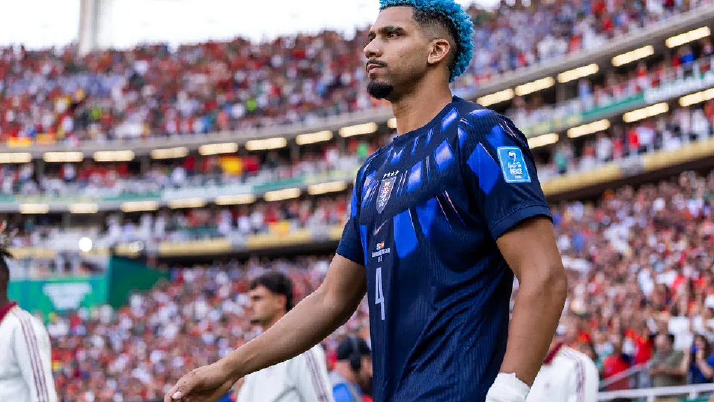 Unexpected bombshell in England: Ronald Araújo on his way to Liverpool