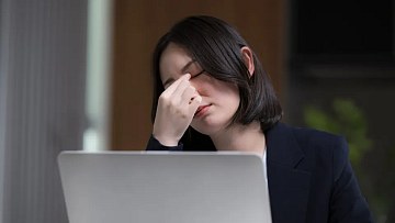 Olhos cansados no computador? Estas 5 dicas vão ajudá-lo
