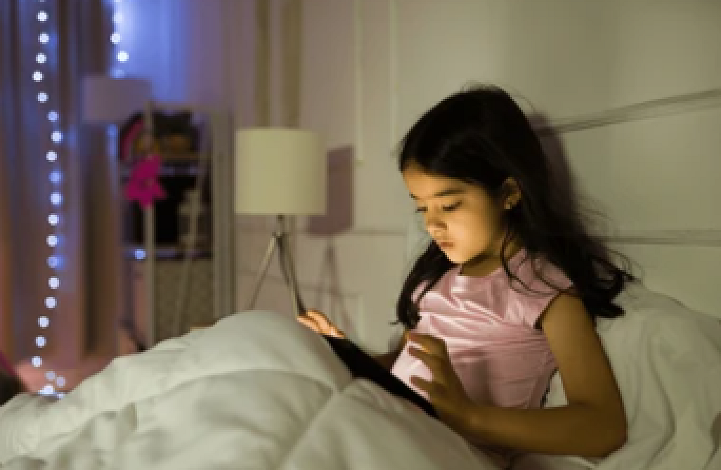 School holidays increase screen time: pediatric ophthalmologist explains the limits for each age