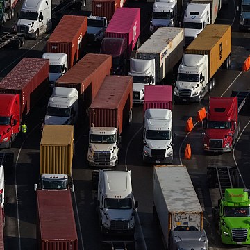 E.P.A. Medidas para afrouxar limites à poluição causada por caminhões